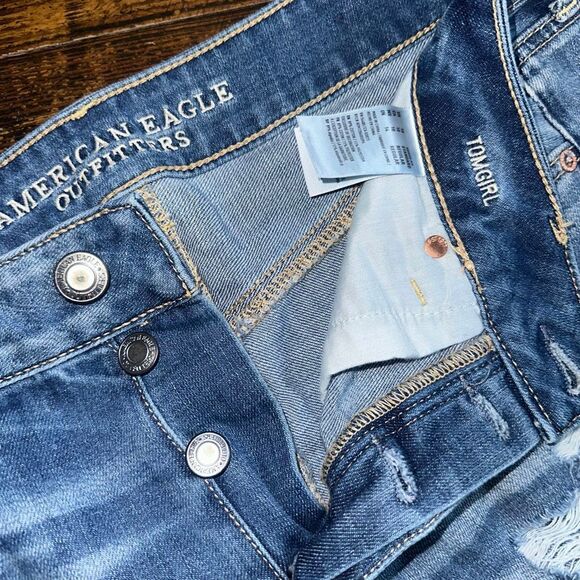 American Eagle destroyed 10 hi-rise Tomgirl normcore jeans - Picture 2 of 3